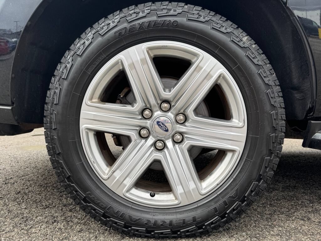 Used 2018 Ford Expedition Max XLT w/ Equipment Group 202A AWD/4WD image 12