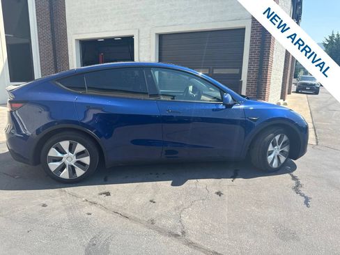 Used 2024 Tesla Model Y Long Range AWD/4WD image 8