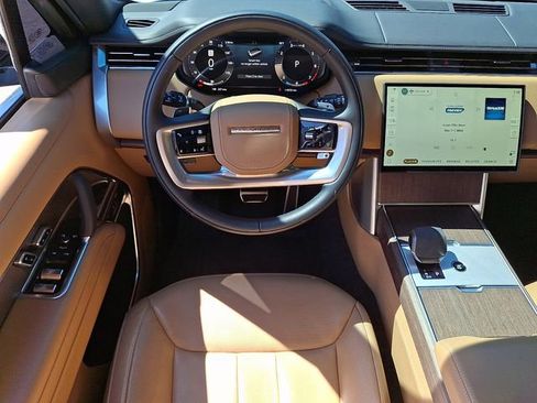 Used 2025 Land Rover Range Rover SE AWD/4WD image 12