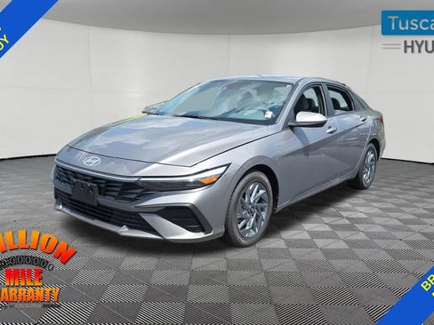 Used 2024 Hyundai Elantra SEL FWD image 3