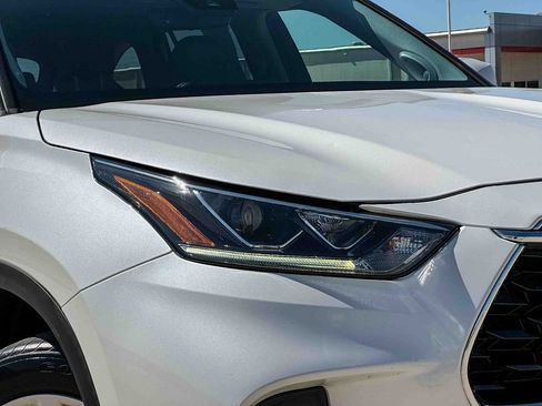 Used 2021 Toyota Highlander Limited image 10