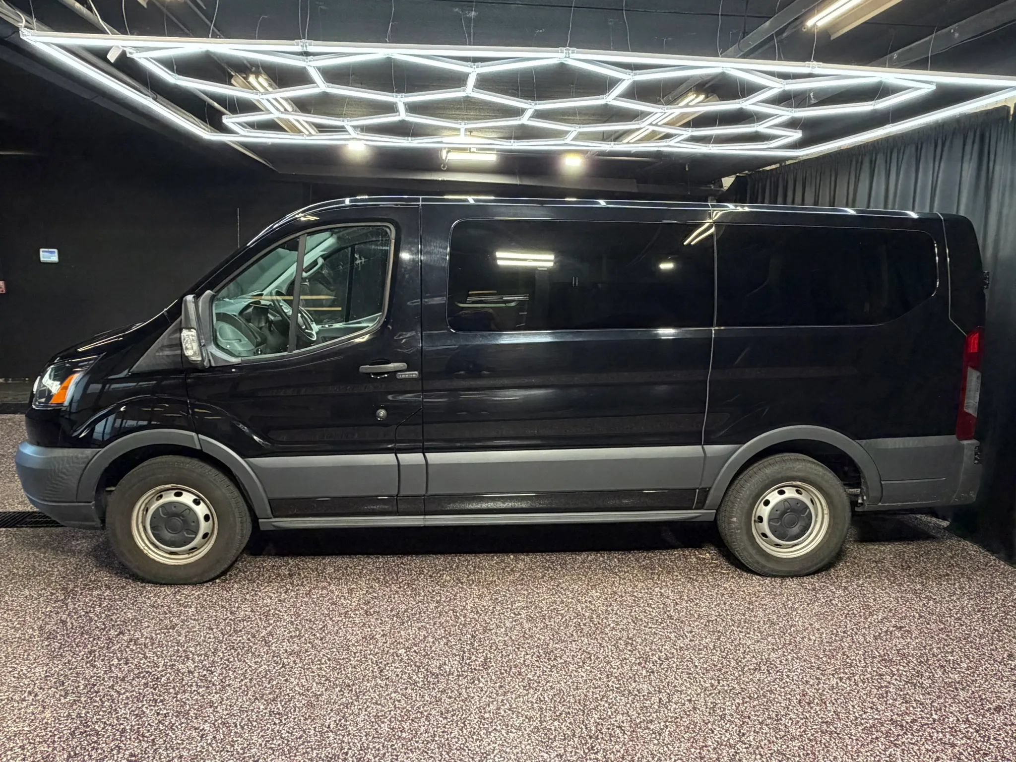 Used 2018 Ford Transit 150 XL RWD image 4