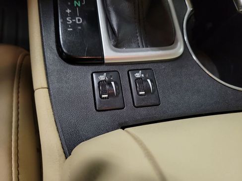 Used 2016 Toyota Highlander XLE AWD/4WD image 15