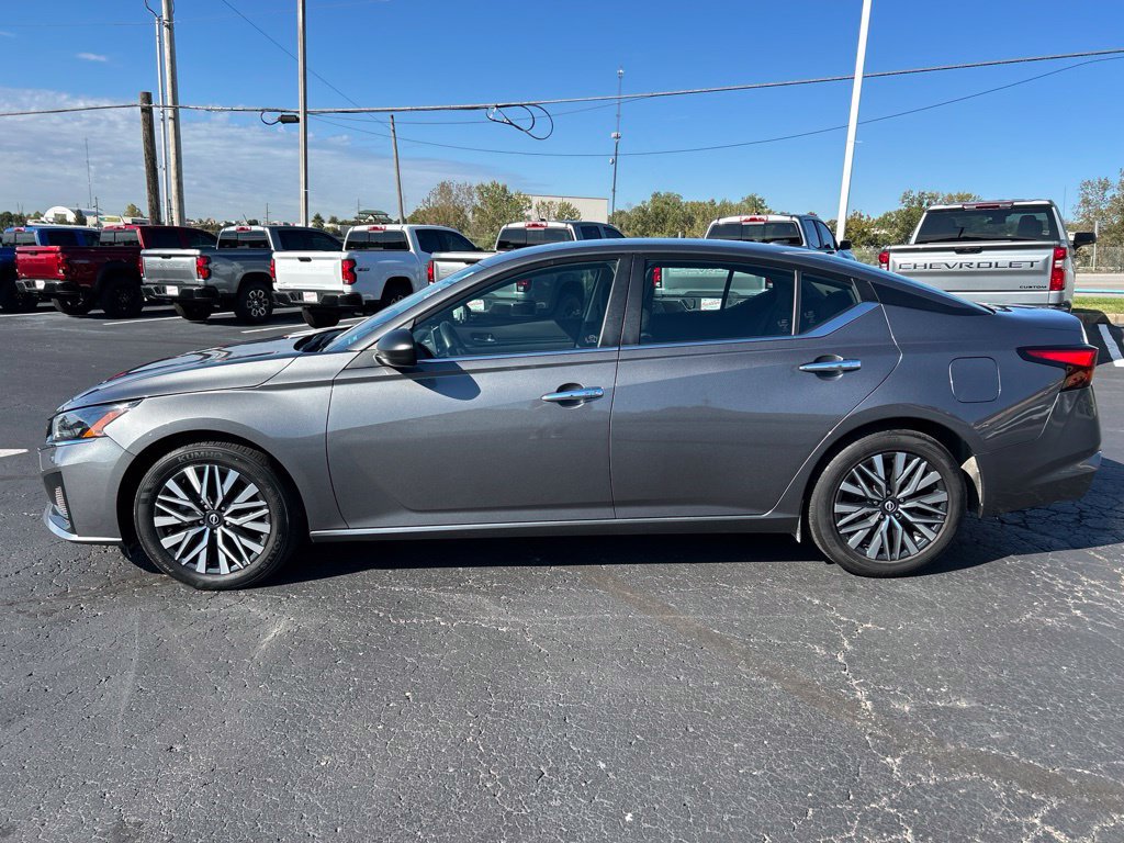 Used 2024 Nissan Altima 2.5 SV FWD image 8