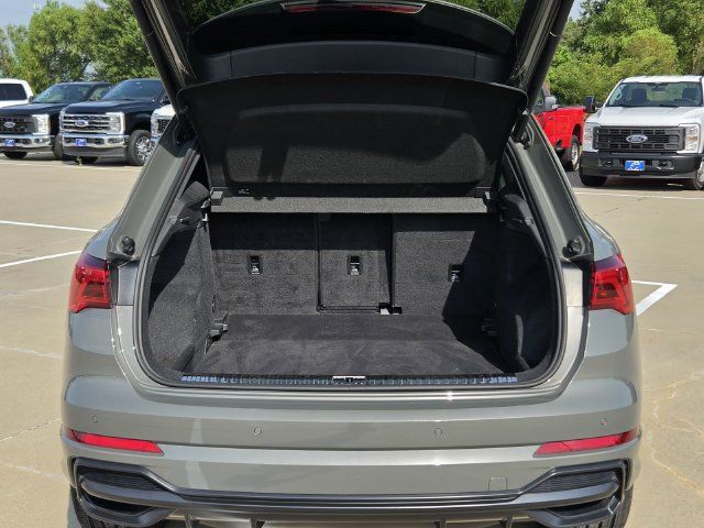 Used 2022 Audi Q3 2.0T Premium Plus w/ Premium Plus Package AWD/4WD image 11