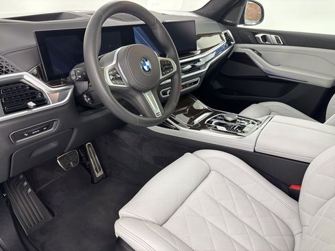 Certified 2025 BMW X7 xDrive40i w/ M Sport Package image 11