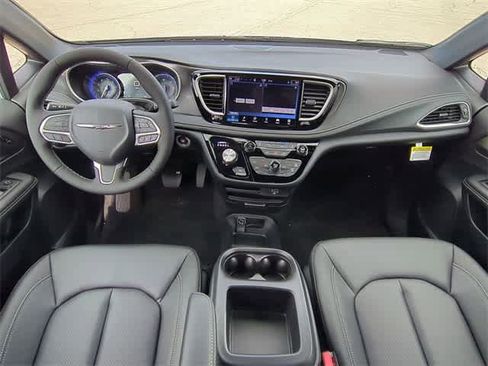 New 2026 Chrysler Pacifica Select image 16