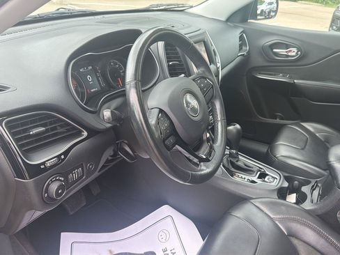 Used 2019 Jeep Cherokee Latitude Plus AWD/4WD image 14