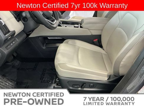 Used 2025 Nissan Pathfinder SL AWD/4WD image 16