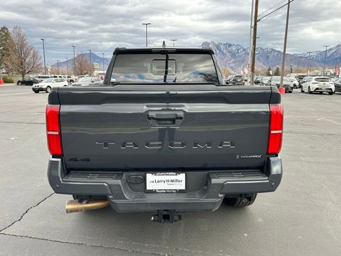 Used 2024 Toyota Tacoma TRD Off-Road image 4