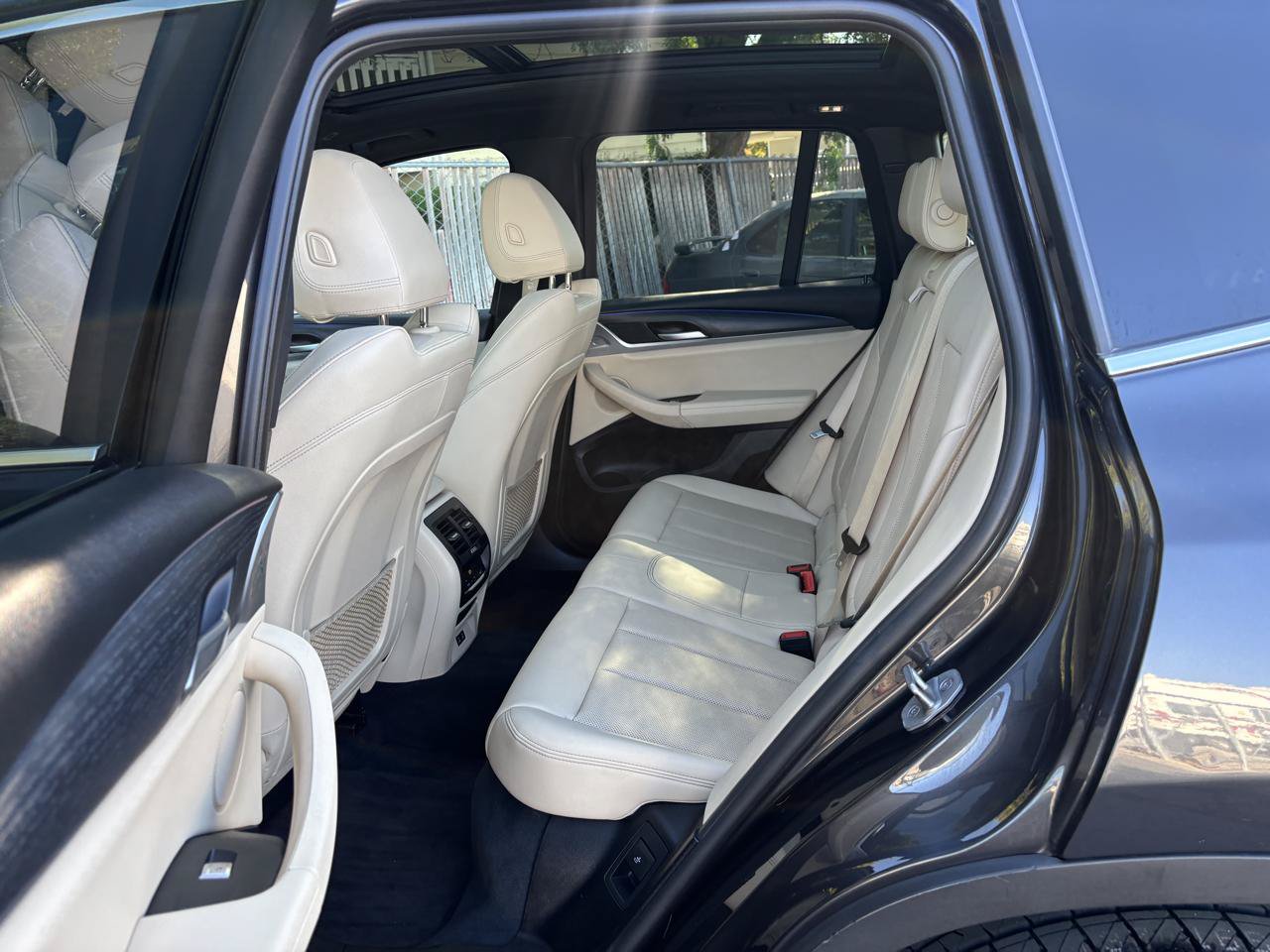 Used 2022 BMW X3 xDrive30i AWD/4WD image 3