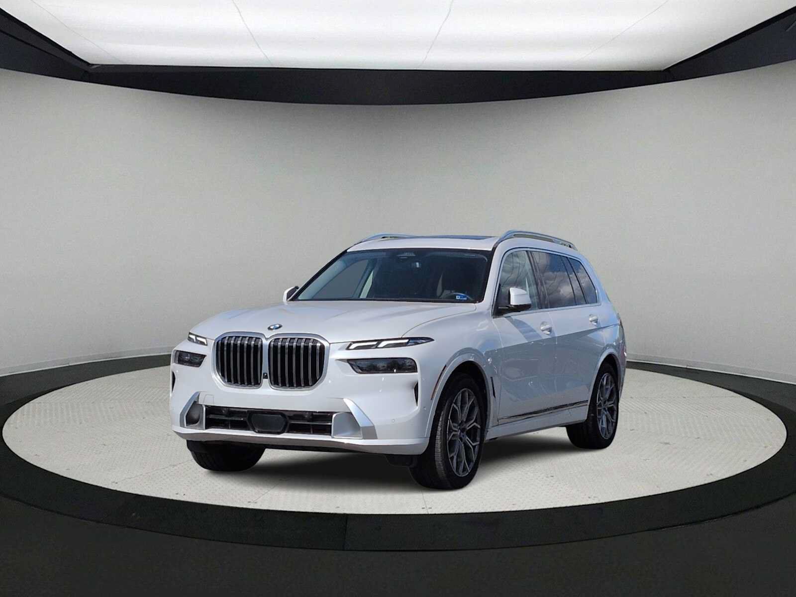 Used 2026 BMW X7 xDrive40i w/ Premium Package AWD/4WD image 4