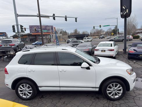 Used 2013 Volkswagen Touareg VR6 image 7