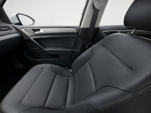 Used 2015 Volkswagen Golf S FWD image 15