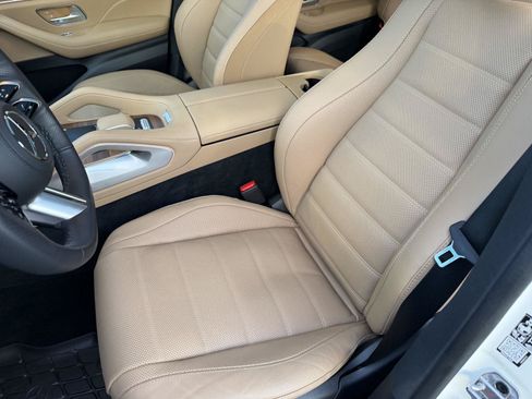 Used 2025 Mercedes-Benz GLS 450 4MATIC image 30