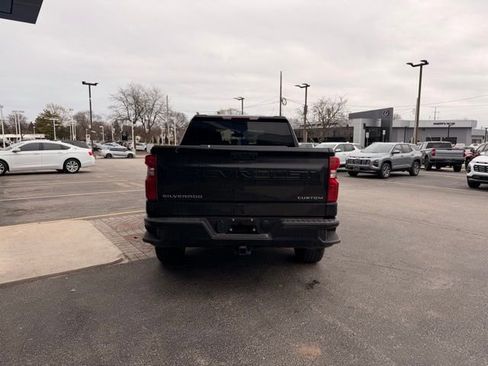 Used 2023 Chevrolet Silverado 1500 Custom image 5
