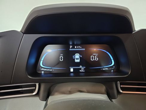 Used 2025 Hyundai Elantra SE image 17