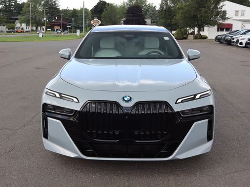 Used 2023 BMW i7 xDrive60 w/ Parking Assistance Package AWD/4WD image 2
