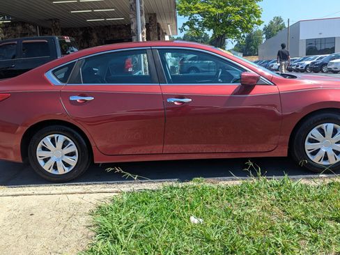 Used 2016 Nissan Altima 2.5 S w/ Power Driver Seat Package FWD image 8