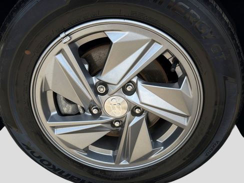 Certified 2025 Hyundai Elantra SE FWD image 14