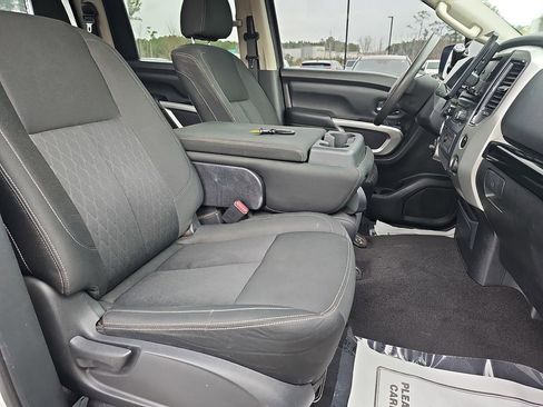 Used 2017 Nissan Titan SV image 13