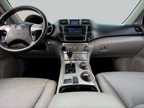 Used 2013 Toyota Highlander Plus FWD image 14