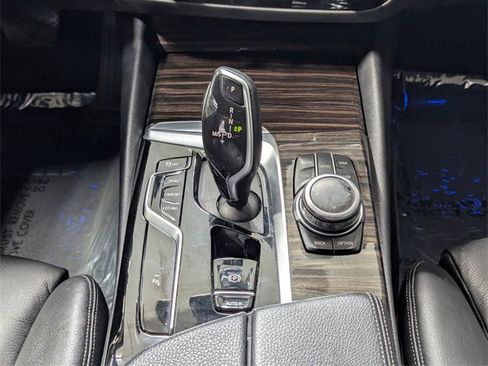 Used 2022 BMW 530i w/ Premium Package image 13