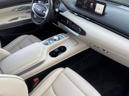 Used 2023 Genesis GV70 2.5T w/ Advanced Package image 32