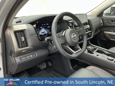 Used 2024 Nissan Pathfinder Platinum image 13