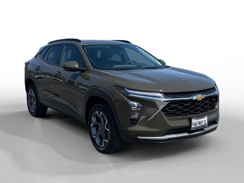 Used 2024 Chevrolet Trax LT w/ Driver Confidence Package FWD image 7