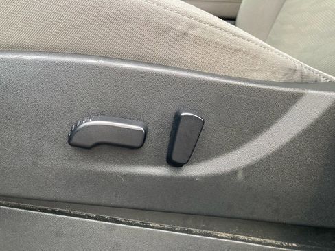 Used 2024 Nissan Frontier SV image 13