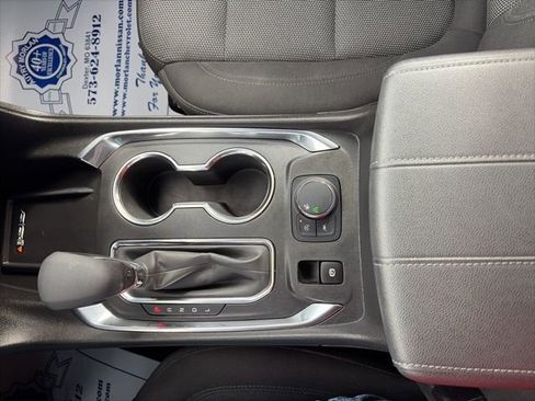 Used 2023 Chevrolet Traverse LT image 24