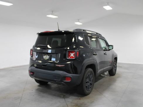 Used 2018 Jeep Renegade Trailhawk AWD/4WD image 9