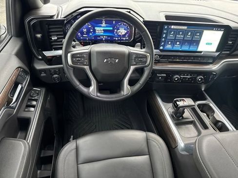 Used 2025 Chevrolet Silverado 1500 LT Trail Boss w/ Convenience Package II image 17