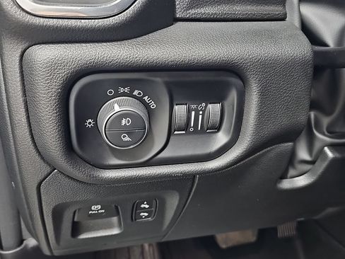 Used 2025 RAM 1500 Laramie AWD/4WD image 27