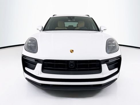 Certified 2023 Porsche Macan AWD/4WD image 6
