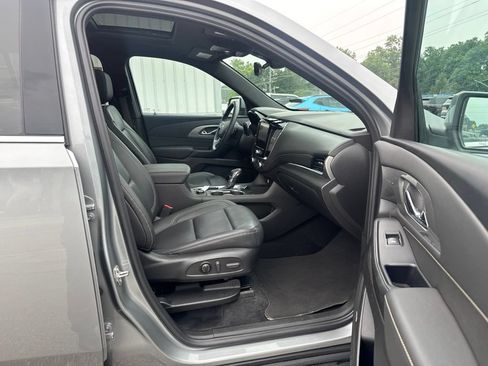 Used 2023 Chevrolet Traverse LT w/ LT Premium Package AWD/4WD image 24
