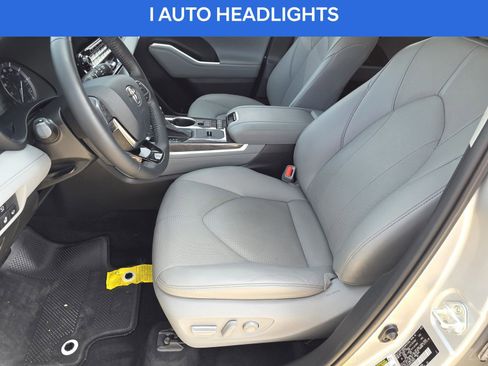 Used 2020 Toyota Highlander Limited image 14