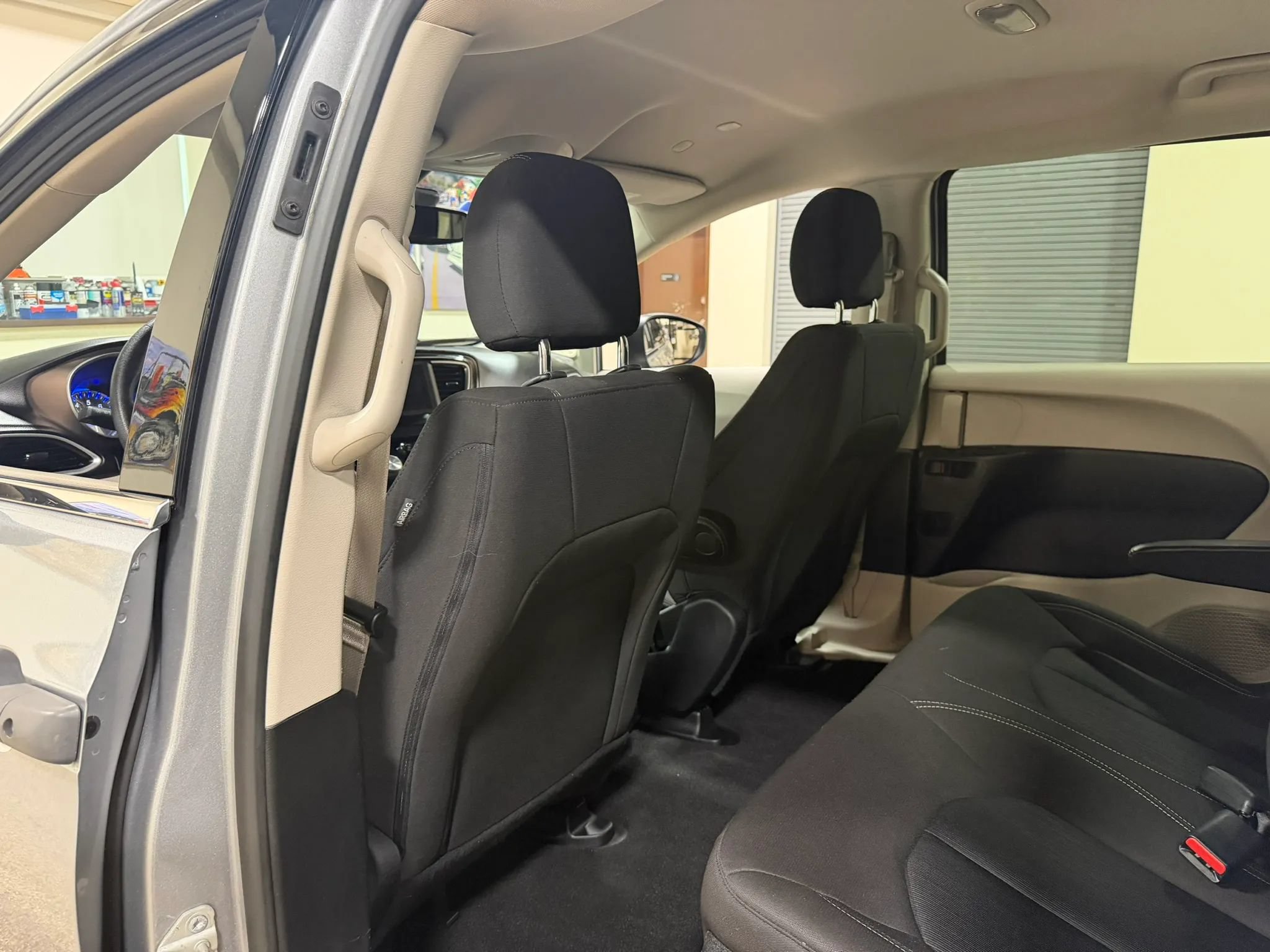 Used 2021 Chrysler Voyager L FWD image 19
