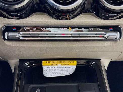 Used 2026 Mercedes-Benz GLB 250 4MATIC image 15