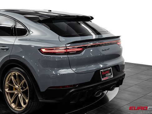 Used 2022 Porsche Cayenne Turbo GT AWD/4WD image 19