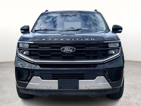 Used 2025 Ford Expedition Platinum image 5