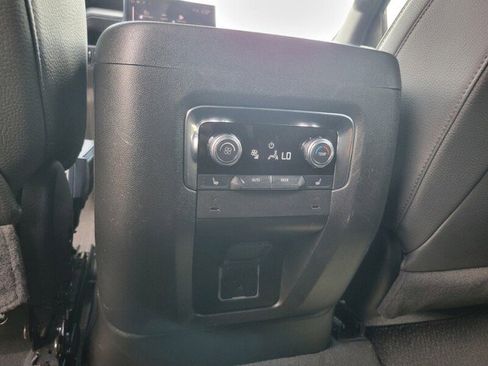 Used 2025 GMC Yukon Denali AWD/4WD image 24