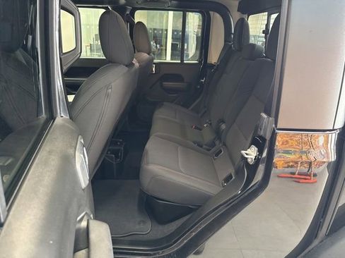 Used 2023 Jeep Gladiator Rubicon w/ Cold Weather Group image 39