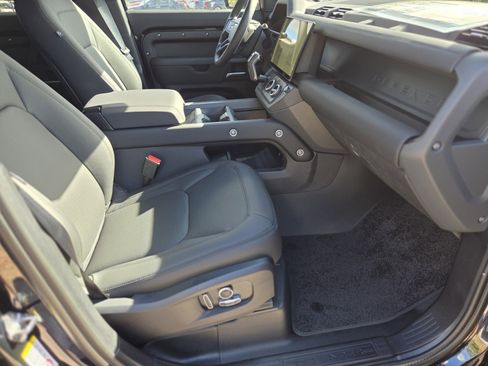 New 2026 Land Rover Defender 130 X-Dynamic SE image 7