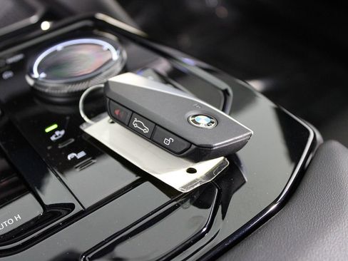 Used 2025 BMW i5 eDrive40i w/ M Sport Package image 11