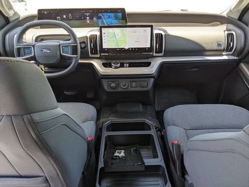 Used 2025 Ford Expedition XL AWD/4WD image 14