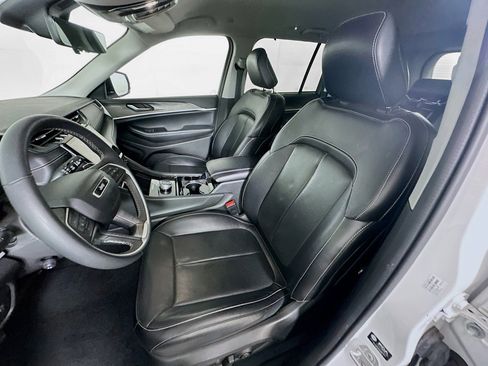 Used 2023 Jeep Grand Cherokee Limited w/ Luxury Tech Group II RWD image 13