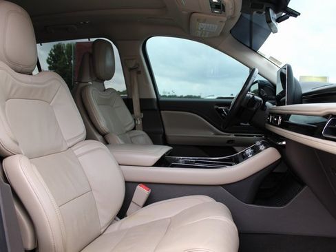 Used 2020 Lincoln Aviator Reserve w/ Equipment Group 201A AWD/4WD image 19