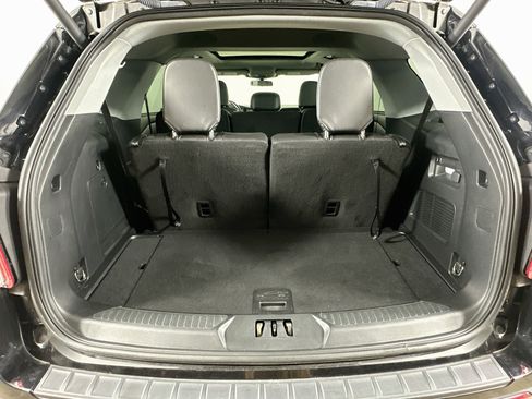 Used 2022 Ford Explorer XLT w/ Equipment Group 202A AWD/4WD image 31